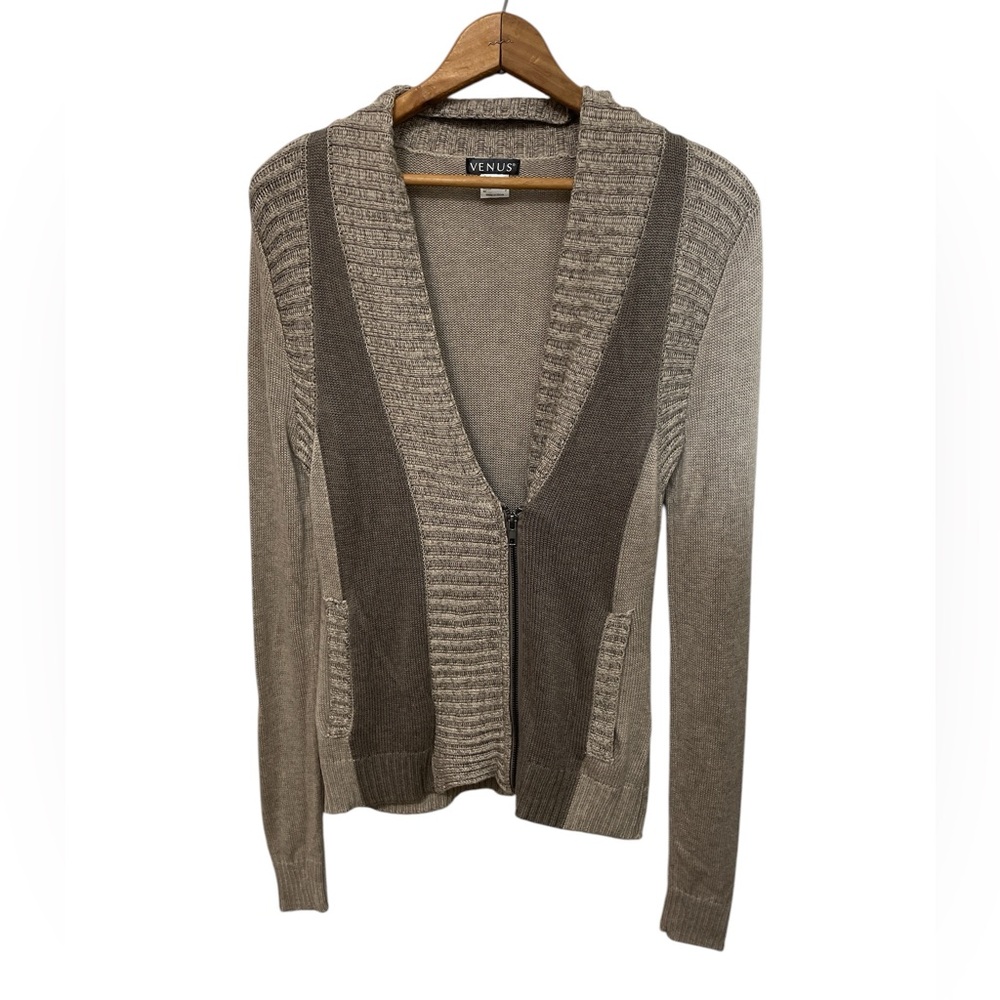CC1- Women’s Venus zip sweater size Small